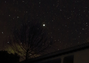 Jupiter brillando con intensidad